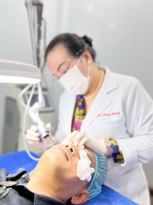Dr. Huệ Clinic & Spa - Phòng điều trị tiêu chuẩn 5 sao với trang thiết bị hiện đại