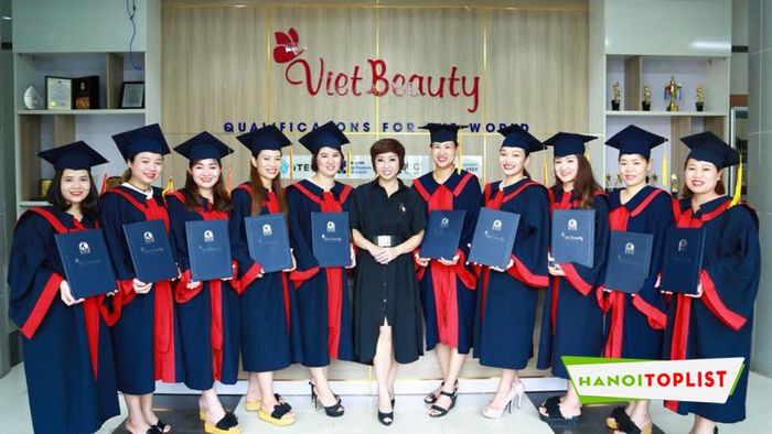 hoc-vien-dao-tao-tham-my-quoc-te-vietbeauty-Tripi