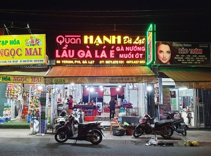 Hình ảnh nồi lẩu gà lá é thơm ngon tại Lẩu Gà Lá É Hạnh