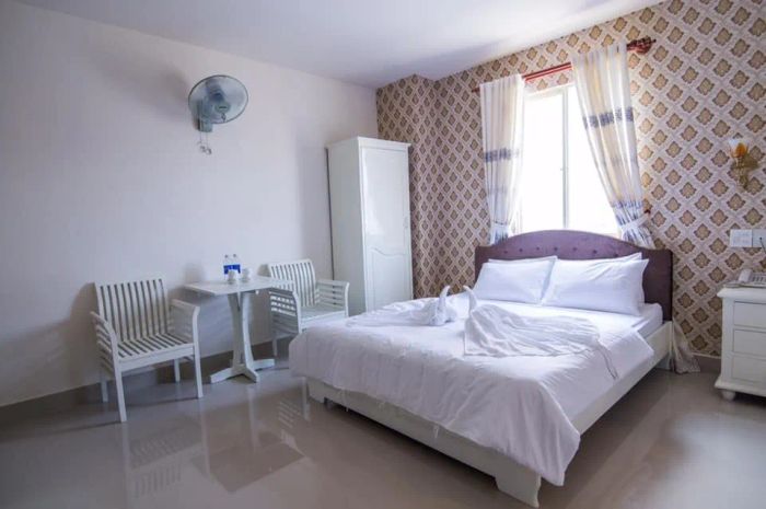 Hình ảnh ấn tượng về không gian sang trọng của Royal Hotel
