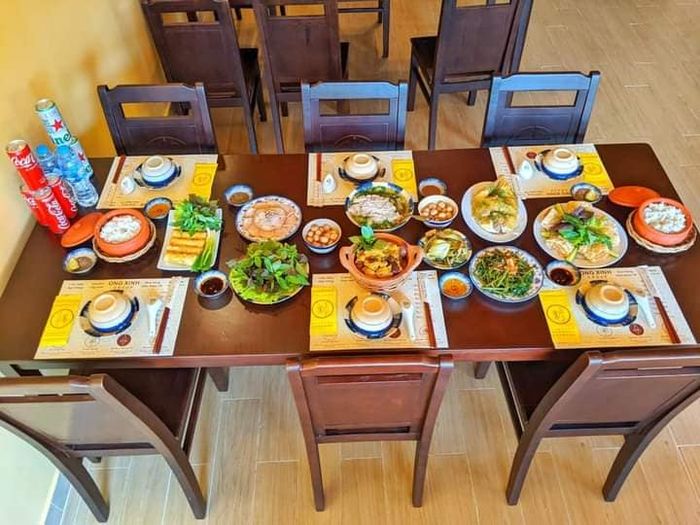 Không gian ấm cúng mang đậm chất Bắc Bộ tại Cơm Niêu Ngô Đồng