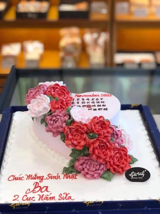 Khám phá không gian ấm áp và những chiếc bánh đầy nghệ thuật tại Givral Bakery