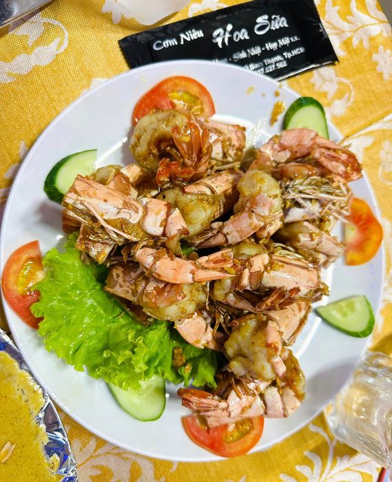 Không gian ấm cúng tại Cơm niêu Hoa Sữa - Nơi lưu giữ hồn quê