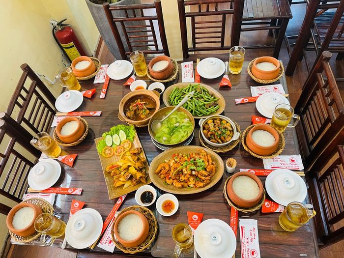 Không gian ấm cúng tại Cơm niêu Việt Nam - Nơi lưu giữ hồn quê giữa lòng thành phố