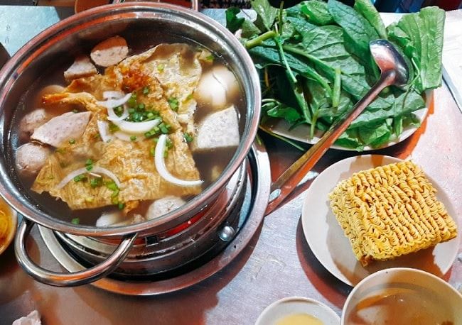 Quán Lẩu Bò 87A Hòa Hưng - Từng miếng thịt bò mềm ngọt, nước dùng đậm đà, một địa chỉ đáng nhớ cho những tín đồ mê lẩu bò.