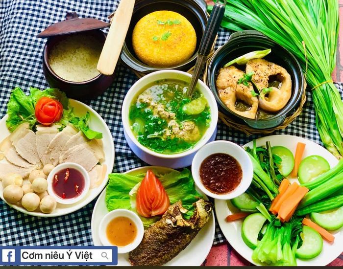 Hình ảnh Cơm niêu Ý Việt - Nồi cơm vàng ươm thơm phức