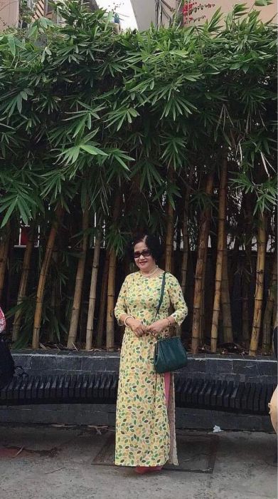 Chân dung nữ sĩ Hương Mrs Lê