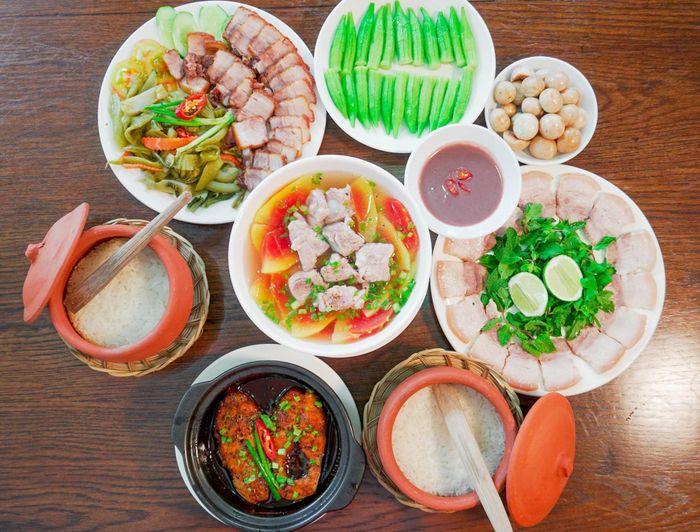 Hình ảnh Cơm Niêu Bình Phú - Nồi cơm thơm phức cùng các món ăn hấp dẫn