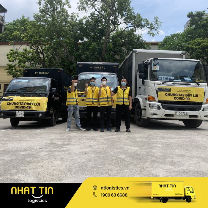 Hình ảnh đội ngũ vận chuyển Nhất Tín