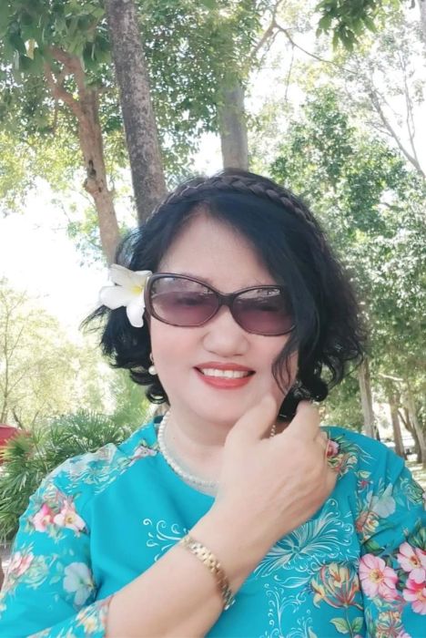 Chân dung nữ sĩ Hương Mrs Lê