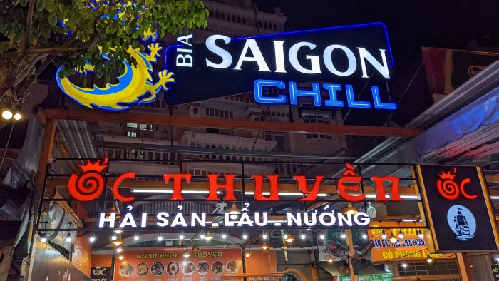 Những món hải sản tươi ngon tại Quán Khói - Ốc Thuyền