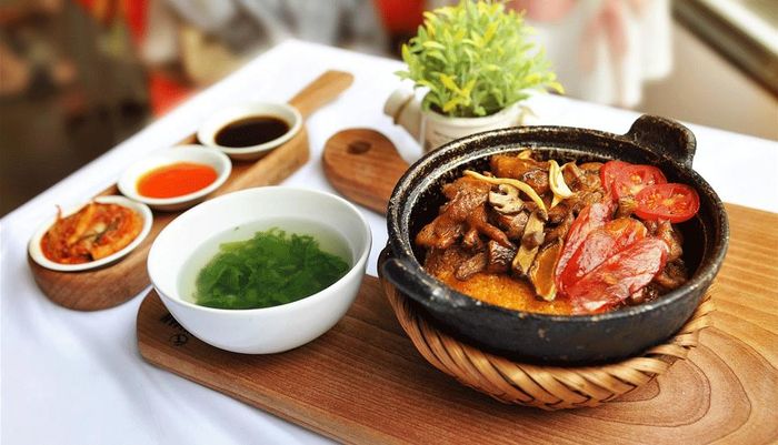 Không gian ấm cúng tại Cơm niêu Lưu Bình - Nét hiện đại pha lẫn truyền thống