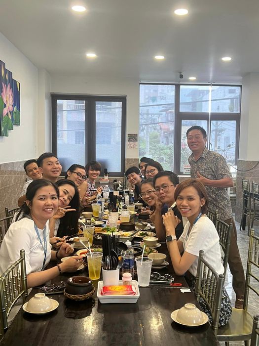 Hình ảnh đặc trưng của Cơm niêu Việt - Nồi đất ấm áp, hương cơm thơm lừng