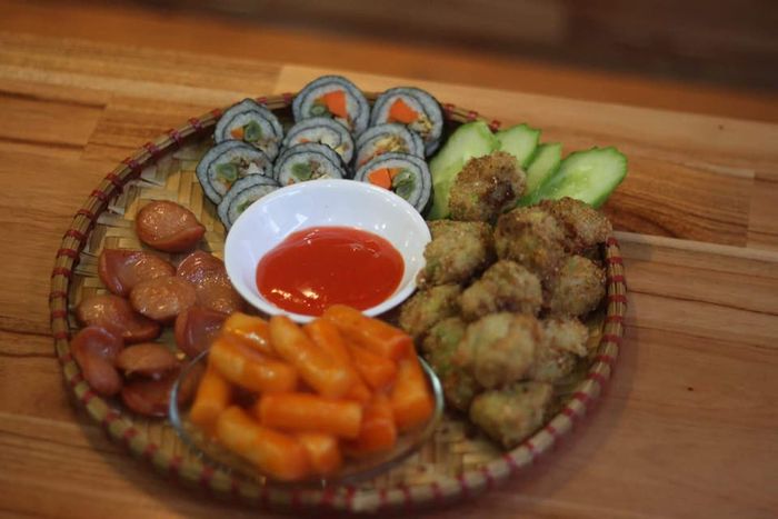 Không gian ấm cúng tại 4Eyes Korean Food