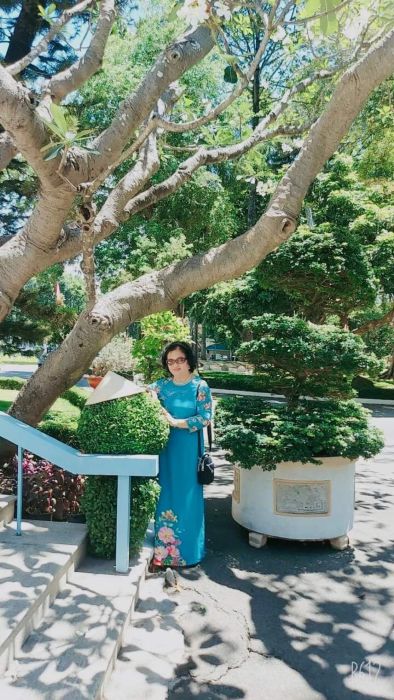 Chân dung nữ sĩ Hương Mrs Lê