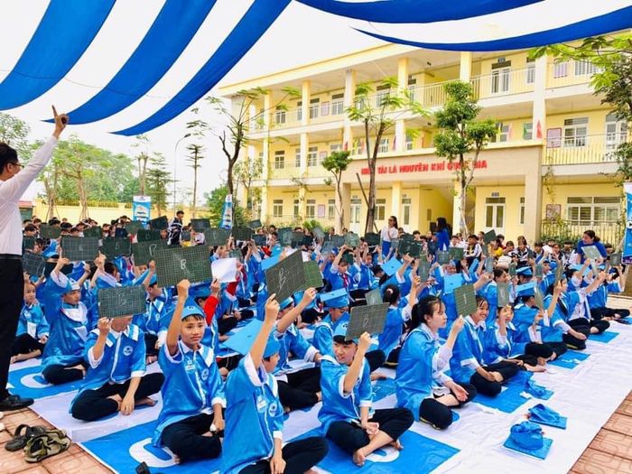 Góc nhìn toàn cảnh về cơ sở vật chất hiện đại của THCS Thủy Xuân Tiên