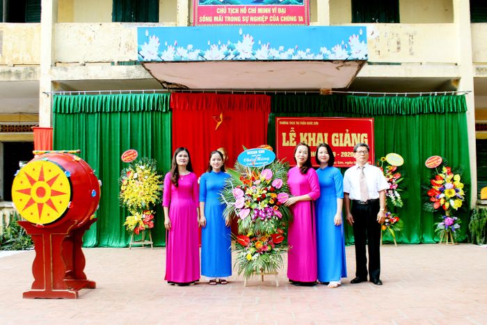 Góc nhìn toàn cảnh về khuôn viên xanh mát của THCS Thị trấn Chúc Sơn