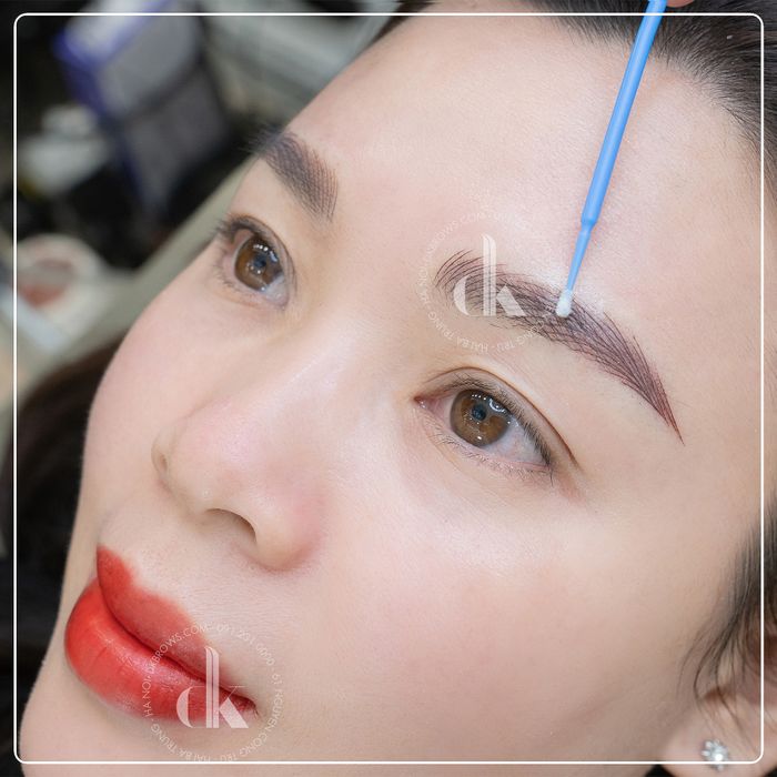 Hình ảnh minh họa dịch vụ điêu khắc chân mày tại DK Eyebrows & Beauty