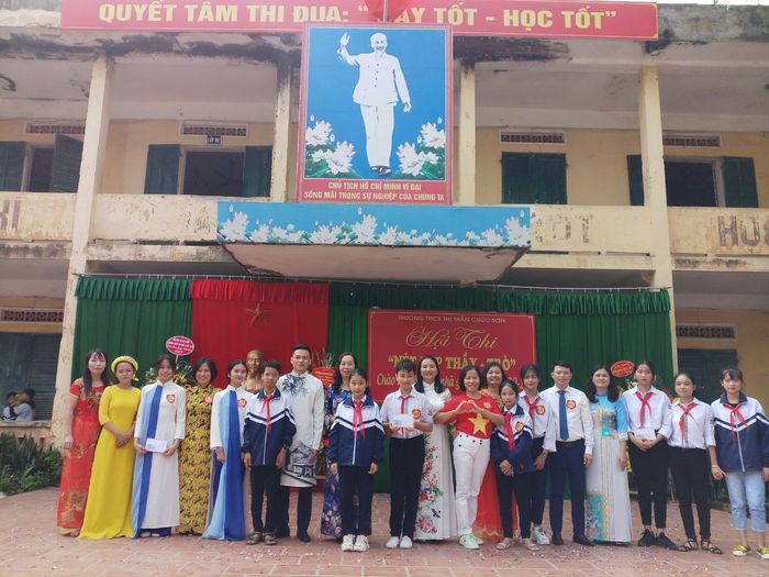 Hình ảnh đầu tiên về khuôn viên xanh - sạch - đẹp của THCS Thị trấn Chúc Sơn