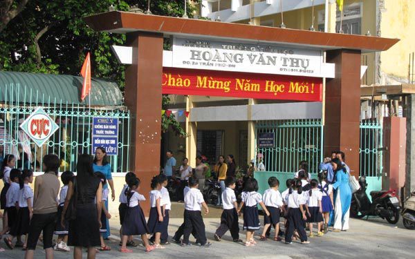 Góc nhìn đầy cảm hứng về <i>Trường Tiểu học Hoàng Văn Thụ</i> - Nơi kiến trúc hiện đại hòa quyện cùng không gian giáo dục xanh mát.