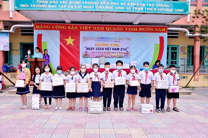 Hình ảnh 1 - Khuôn viên xanh mát tại Trường Tiểu học Bế Văn Đàn