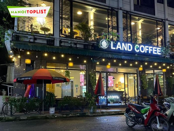 land-coffee-restaurant-quan-cafe-to-chuc-su-kien-ha-noi-uy-tin-Tripi