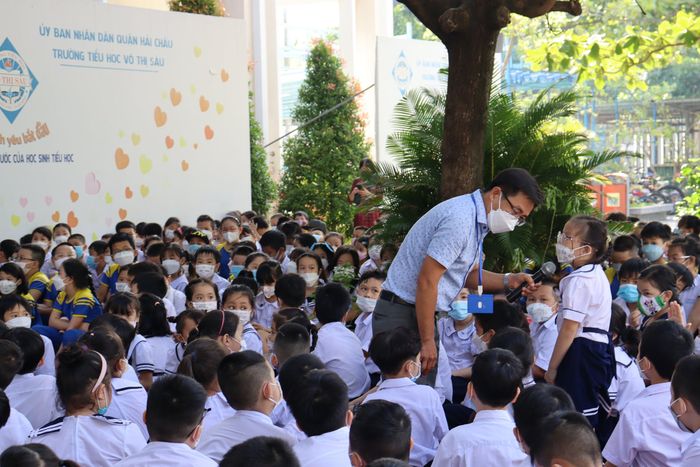 Hình ảnh khuôn viên xanh mát của Trường Tiểu học Võ Thị Sáu