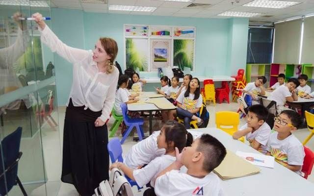 Hình ảnh lớp học tiếng Anh hiện đại tại Trung Tâm Anh Việt