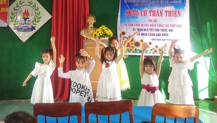Khoảnh khắc học tập đầy hứng khởi của học sinh Trường Tiểu học Nghĩa Chánh