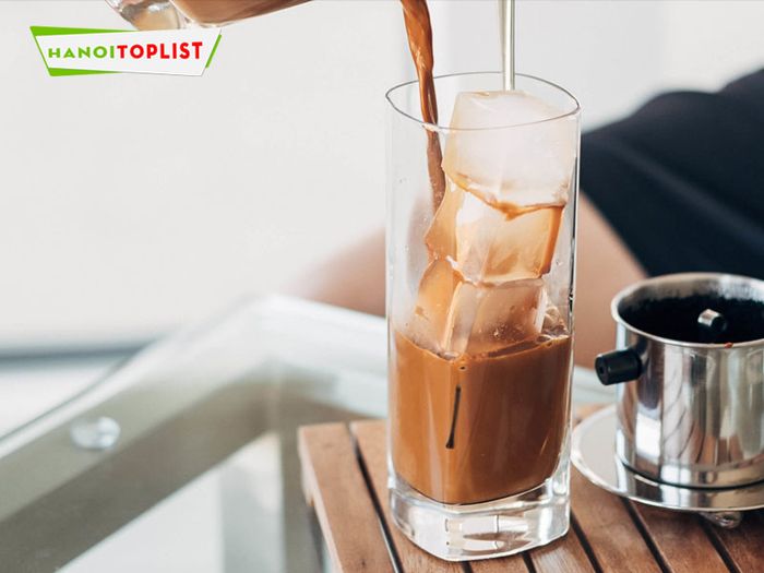 Mr. HD café là một trong những địa điểm không thể bỏ qua cho những ai yêu thích không gian rộng rãi, hiện đại với phong cách thiết kế độc đáo. Được trang bị hệ thống âm thanh, ánh sáng chuyên nghiệp, quán trở thành điểm đến lý tưởng cho các sự kiện.