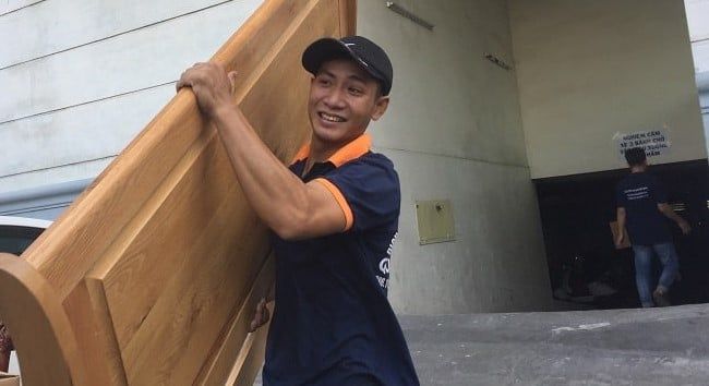 Công ty Quang Minh linh hoạt về thời gian làm việc, sẵn sàng bố trí nhân sự vận chuyển ban đêm khi khách hàng có nhu cầu gấp.