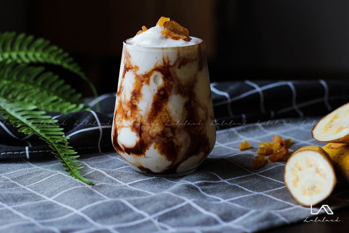 Không gian ấm cúng về đêm tại La La Land Café