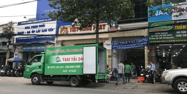 Vận Tải 24h sở hữu đội ngũ chuyên gia giàu kinh nghiệm, tận tâm tư vấn và hỗ trợ khách hàng 24/7 với dịch vụ chuyên nghiệp nhất
