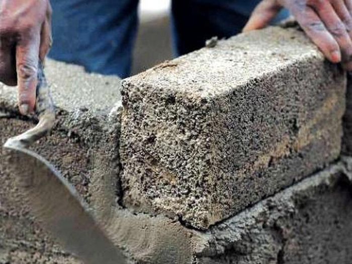 Ca(OH)2 được dùng để làm vôi vữa trong xây dựng, tạo ra các kết cấu vững chắc và bền lâu.