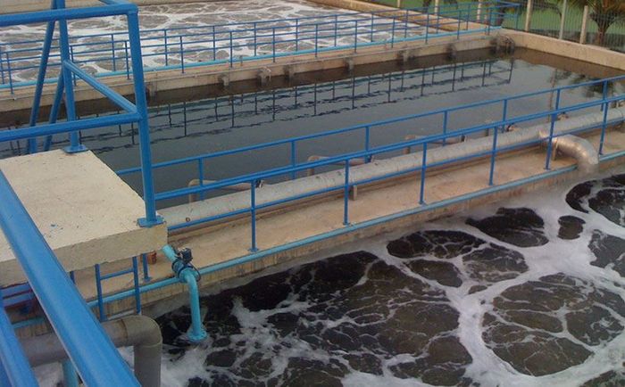 Ca(OH)2 có khả năng kết tủa bông trong việc xử lý nước và nước thải, giúp cải thiện chất lượng nước.