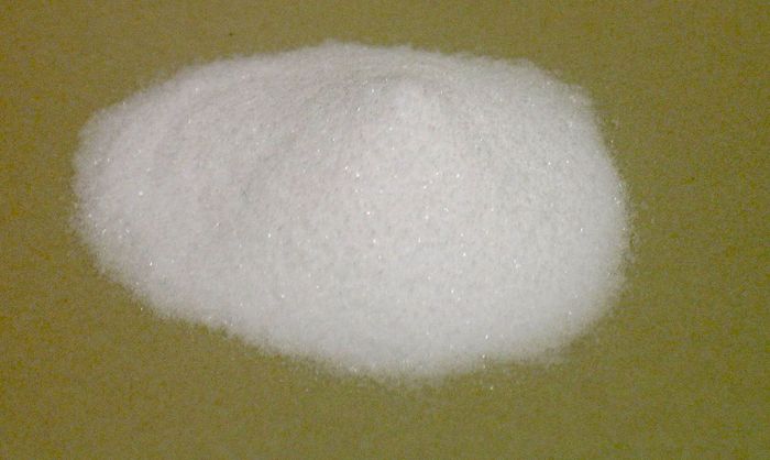 Ca(OH)2 giúp trung hòa lượng axit trong quá trình chế biến da.