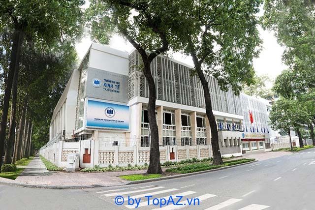 Trường Đại học Kinh tế TPHCM là một trong những cơ sở đào tạo ngoại ngữ tốt nhất tại thành phố, mang đến chương trình học chất lượng, đáp ứng nhu cầu học ngoại ngữ ngày càng cao của xã hội.
