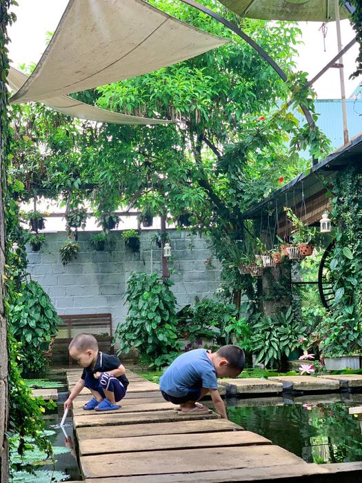Góc thư giãn lãng mạn dưới ánh đèn vàng tại Maya Coffee