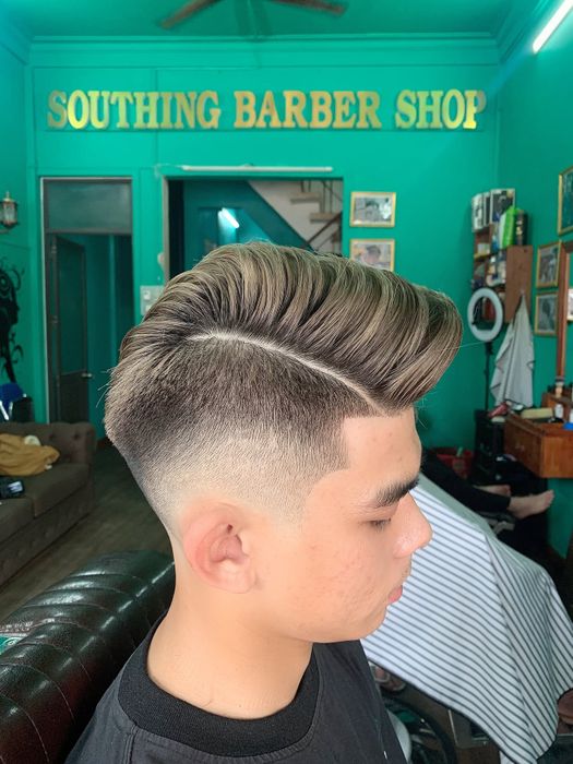 Không gian sang trọng và phong cách làm việc chuyên nghiệp tại Southung Barber Shop