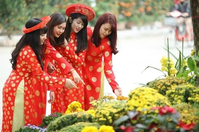 Áo dài Cẩm Tú là một trong những địa chỉ nổi bật trong danh sách 5 tiệm may áo dài đẹp và uy tín tại TP Hồ Chí Minh.