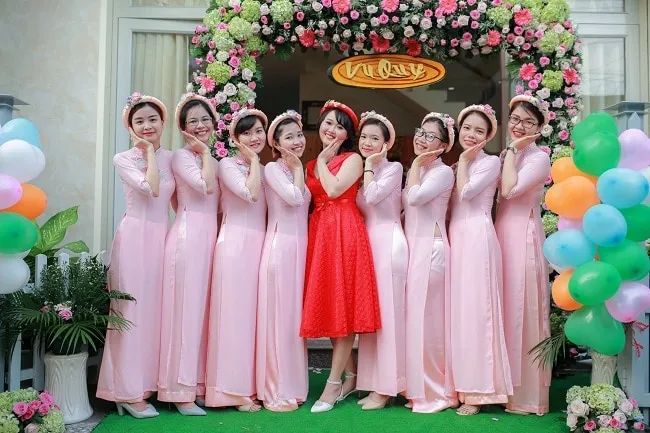 Áo dài Thanh Hà là một trong những địa chỉ đáng tin cậy nằm trong top 5 tiệm may áo dài đẹp tại TP Hồ Chí Minh.