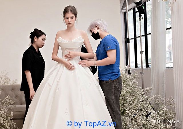 Linh Nga Bridal – địa chỉ uy tín cung cấp dịch vụ may và cho thuê váy cưới tại Hà Nội, luôn mang đến những lựa chọn hoàn hảo cho cô dâu trong ngày trọng đại của mình.
