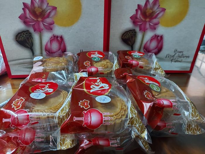 Hình ảnh bánh trung thu vàng ươm đặc trưng của Lê Hà Diểm