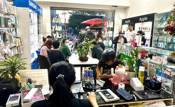 Hình ảnh Điện Thoại Nguyễn Linh - Góc phụ kiện đa dạng