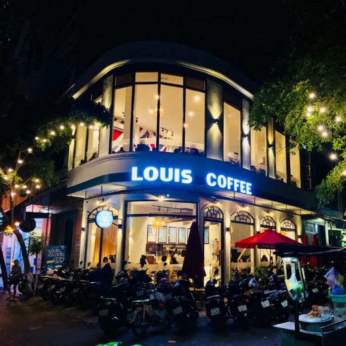 Không gian đa sắc màu tại Louis Coffee & Tea