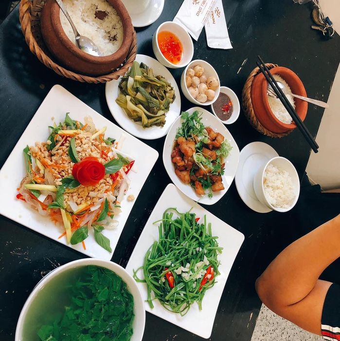 Không gian ấm cúng tại Nhà hàng Ông Trần