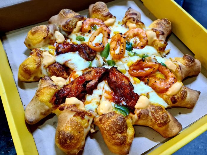 Không gian ấm cúng tại Banana Pizza - Ảnh 2