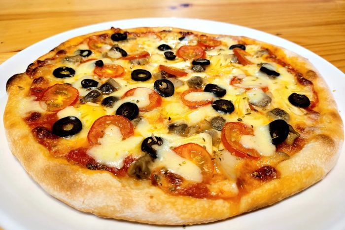 Không gian ấm cúng tại MiMi Sushi & Pizza - Ảnh 3