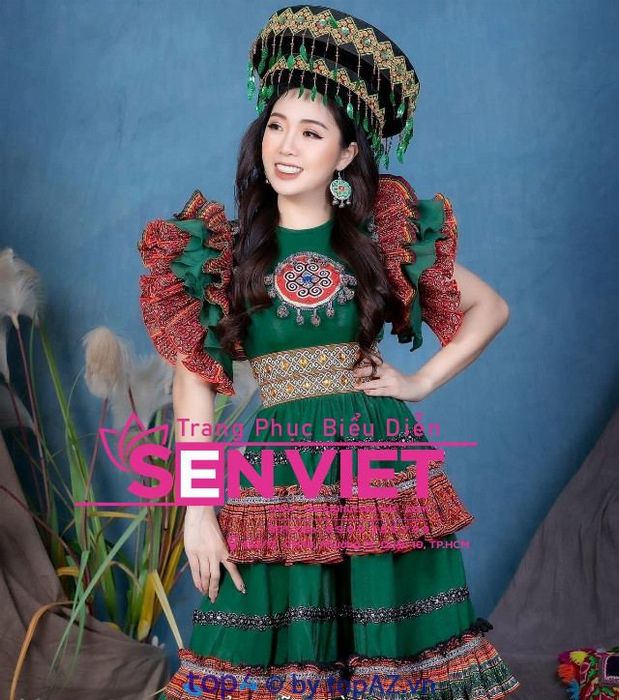 Bộ sưu tập trang phục dân tộc độc đáo tại Sen Việt