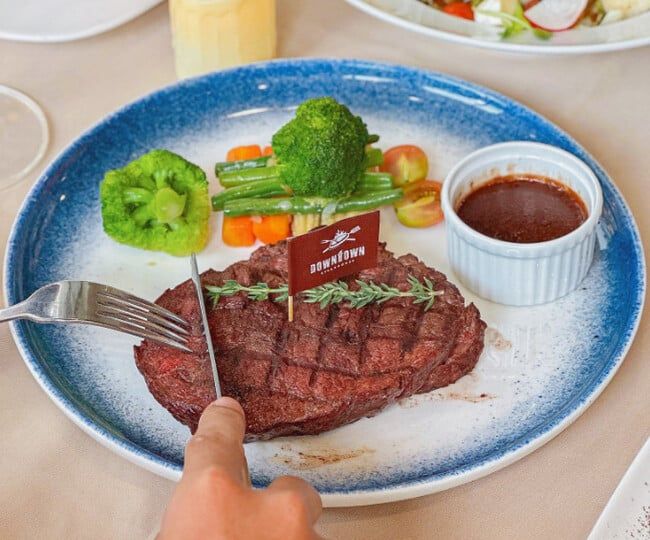 Downtown Steakhouse - Điểm đến bò bít tết cao cấp tại Quận 10